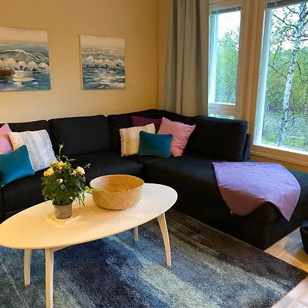 Arktika Porealtaallinen Moekki Nuorgamissa Tenojoen Ja Tunturien Vieressae Nuorgam