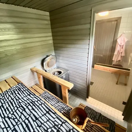 Arktika Porealtaallinen Moekki Nuorgamissa Tenojoen Ja Tunturien Vieressae * Nuorgam