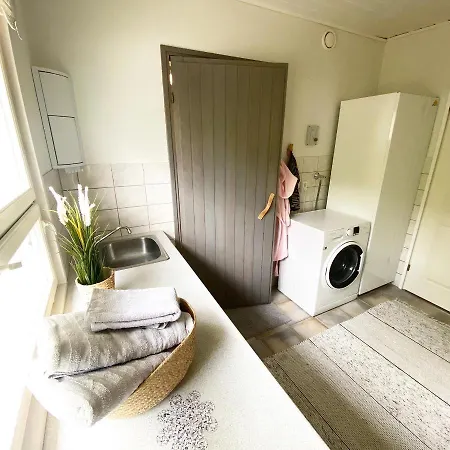 Arktika Porealtaallinen Moekki Nuorgamissa Tenojoen Ja Tunturien Vieressae *