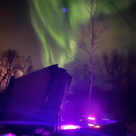 Arktika Porealtaallinen Moekki Nuorgamissa Tenojoen Ja Tunturien Vieressae * Nuorgam