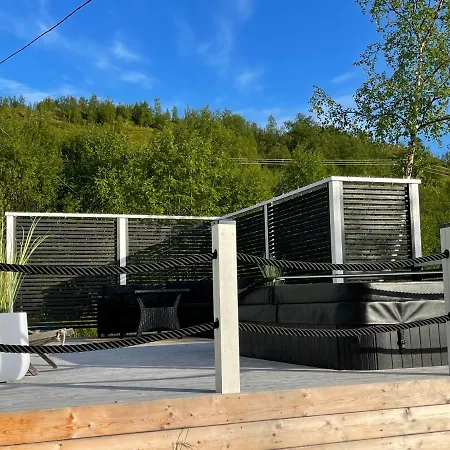 Arktika Porealtaallinen Moekki Nuorgamissa Tenojoen Ja Tunturien Vieressae *