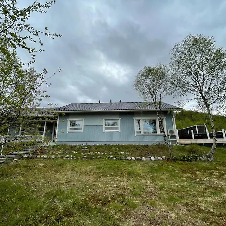 Arktika Porealtaallinen Moekki Nuorgamissa Tenojoen Ja Tunturien Vieressae