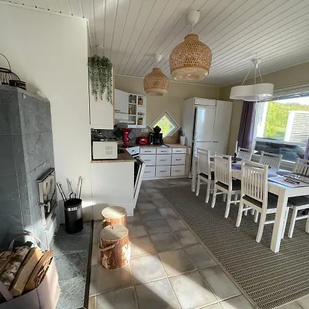 Arktika Porealtaallinen Moekki Nuorgamissa Tenojoen Ja Tunturien Vieressae