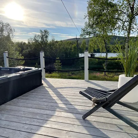 Arktika Porealtaallinen Moekki Nuorgamissa Tenojoen Ja Tunturien Vieressae