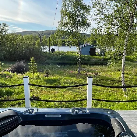 Arktika Porealtaallinen Moekki Nuorgamissa Tenojoen Ja Tunturien Vieressae * Нуоргам